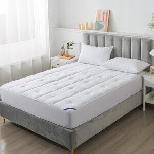 NWT Royal Velvet Button Stitch Stain Restistant Mattress Pad White King